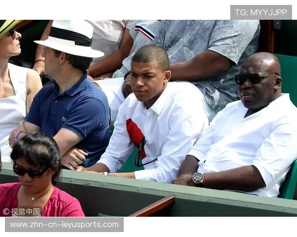 姆巴佩私下喜好收藏运动鞋，被网友扒出稀有款